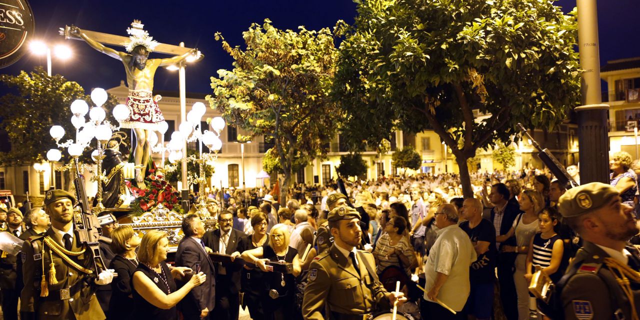  Más de 20.000 personas participaron  en la procesión del Santísimo Cristo de la Fe de Paterna