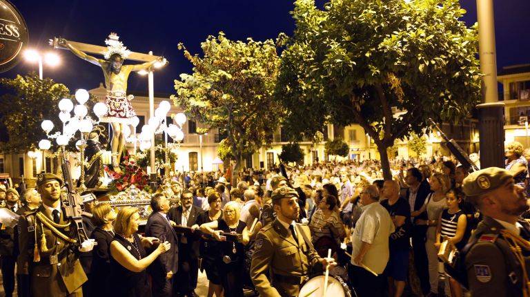 Más de 20.000 personas participaron  en la procesión del Santísimo Cristo de la Fe de Paterna