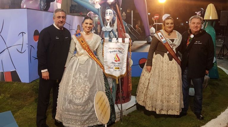 Entrega del 'Premi al Millor Ninot turístic' a la Falla Arzobispo Olaechea - San Marcelino