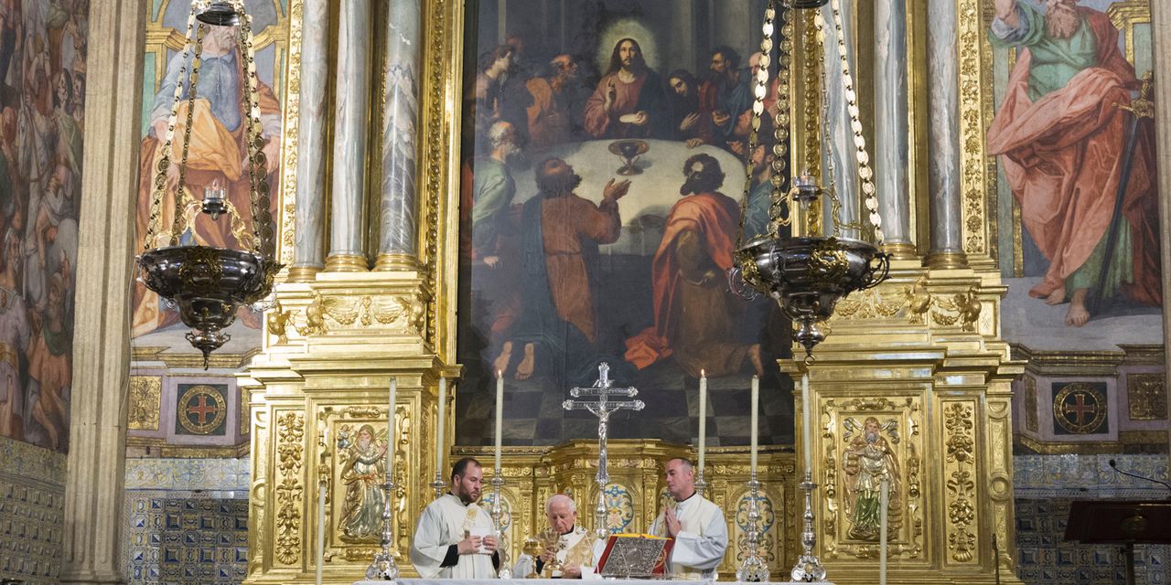  El cardenal Cañizares oficia la misa solemne del Corpus en el Patriarca acompañada de la coral catedralicia
