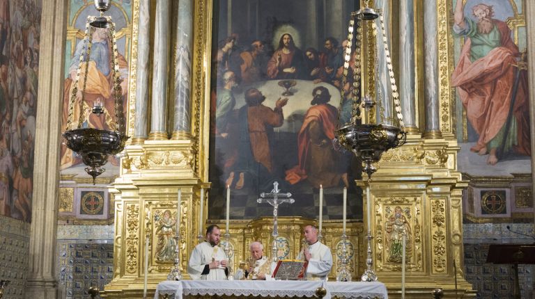 El cardenal Cañizares oficia la misa solemne del Corpus en el Patriarca acompañada de la coral catedralicia