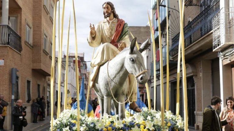 Torrent abre las fiestas con la procesión del Domingo de Ramos