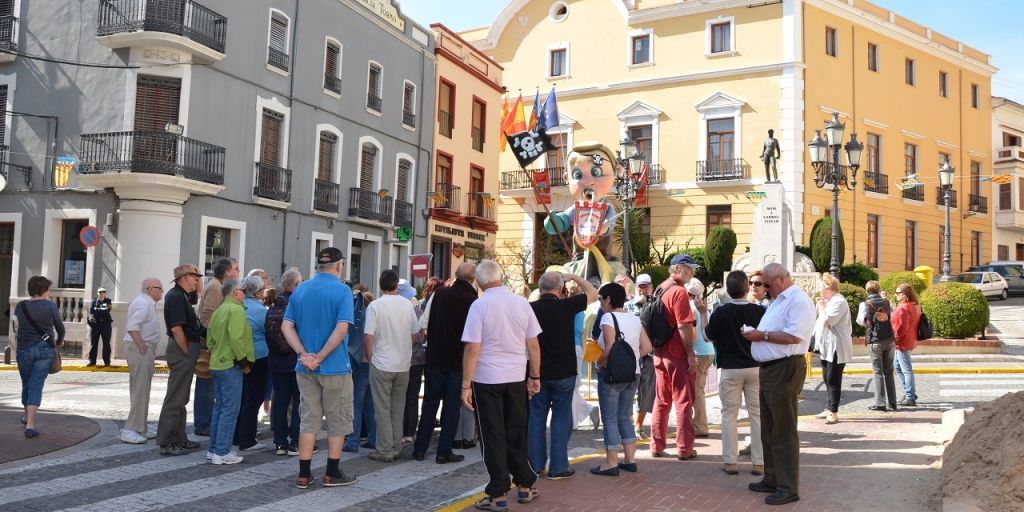  Las fallas de Oliva, protagonistas de la visita guiada de Oliva Turismo