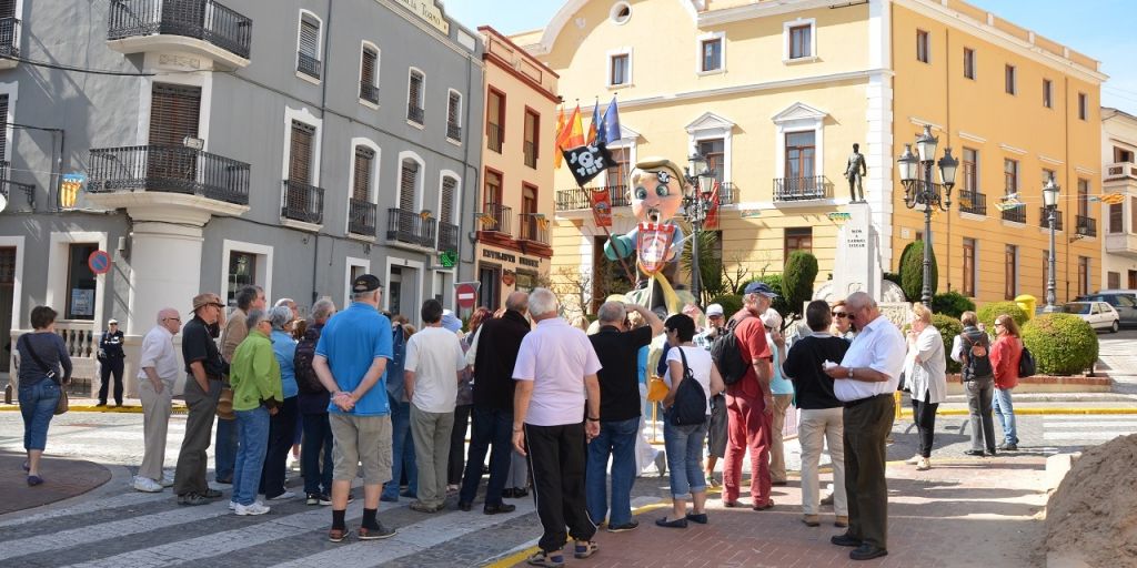  Las fallas de Oliva, protagonistas de la visita guiada de Oliva Turismo