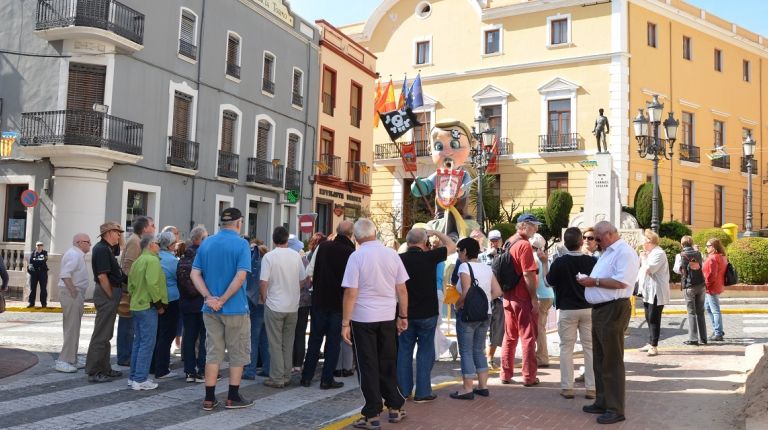 Las fallas de Oliva, protagonistas de la visita guiada de Oliva Turismo