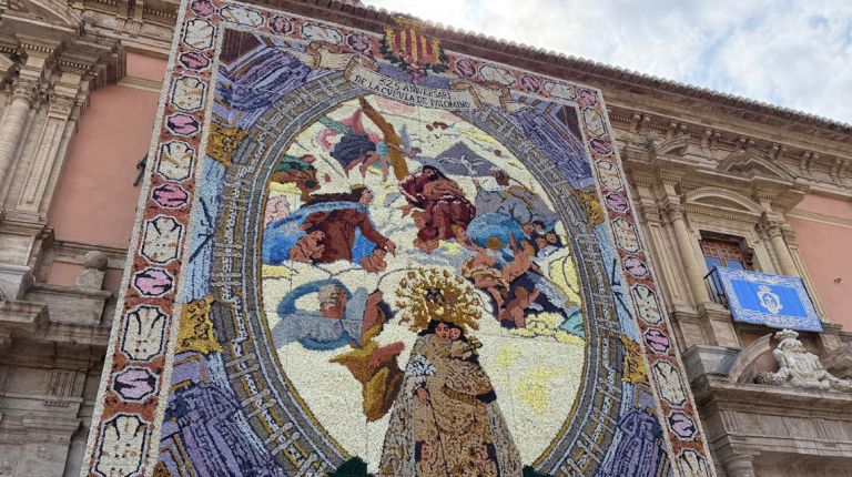 València adapta por seguridad el traslado de la Mare de Déu y se prepara para un fin de semana de fervor, música, danzas y pólvora