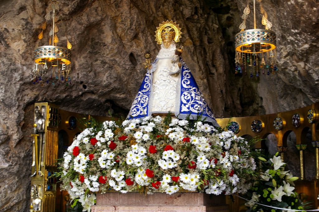  La Escolanía de la Virgen cantará ante la Virgen de Covadonga