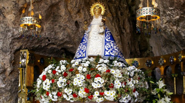La Escolanía de la Virgen cantará ante la Virgen de Covadonga