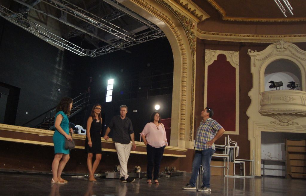  Corbera adecua el escenario del Cine-Teatro Ricardo Cebolla con la ayuda de la Diputación