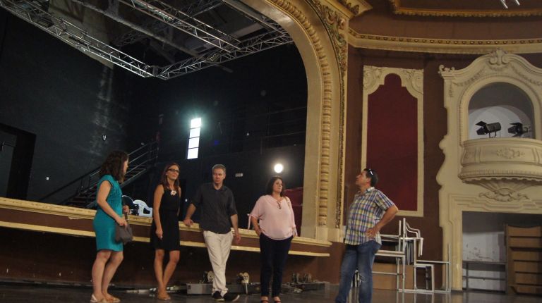 Corbera adecua el escenario del Cine-Teatro Ricardo Cebolla con la ayuda de la Diputación