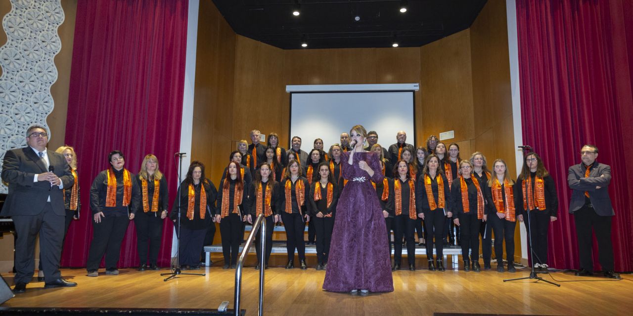  Falleros componen la primera canción para acompañar la Ofrenda de flores a la Virgen de los Desamparados