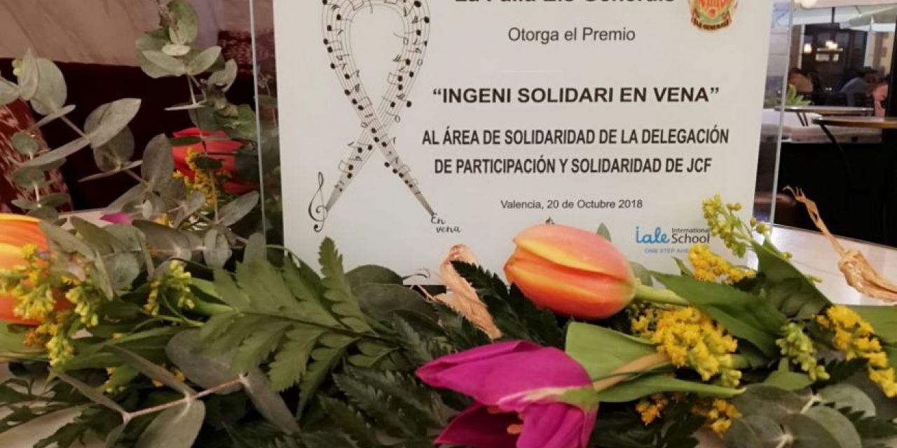  La JCF recibe un premio por su acción solidaria de manos de la Falla Els Generals 