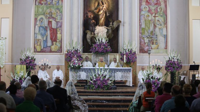 El cardenal Cañizares propone a las parroquias de los Poblados Marítimos peregrinar a la Basílica de la Virgen con la imagen del Cristo del Grao