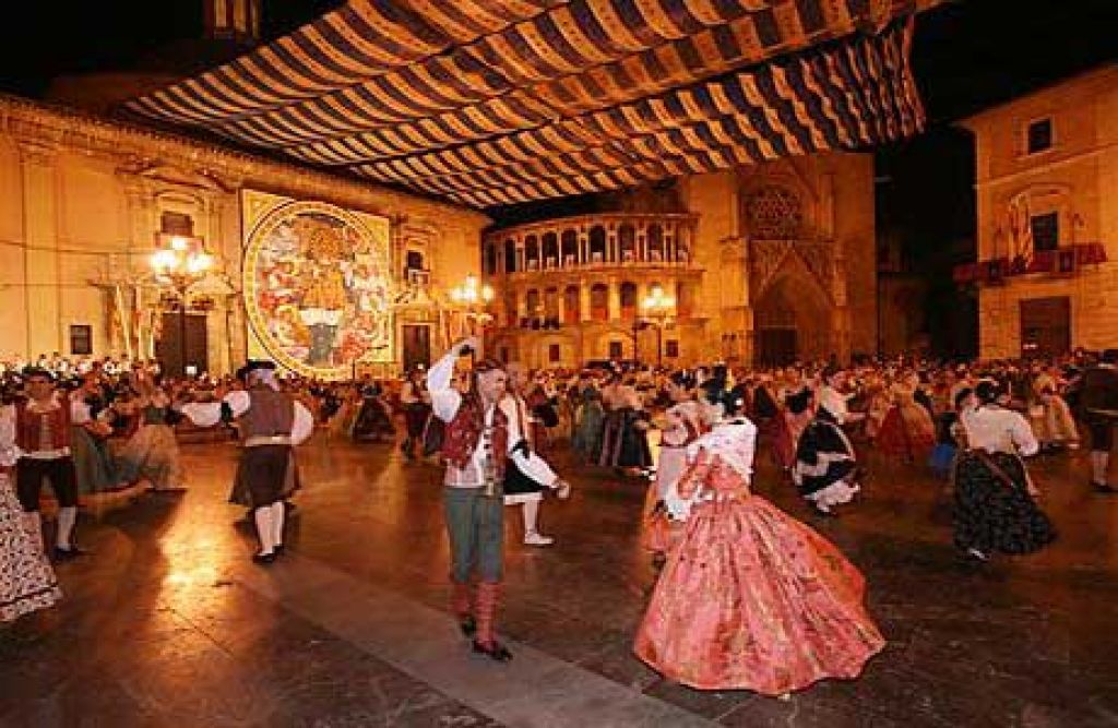  CERCA DE 1.500 PERSONAS PARTICIPARÁN EN LA DANSÀ DE LA FESTIVIDAD DE LA VIRGEN DE LOS DESAMPARADOS