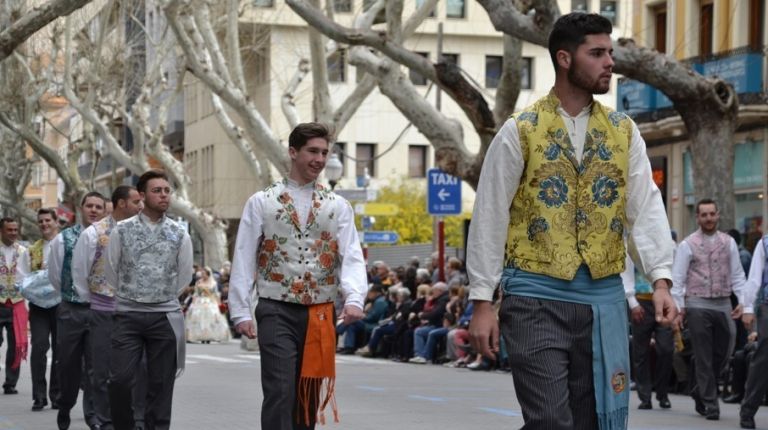 La indumentaria fallera masculina será libre en Denia