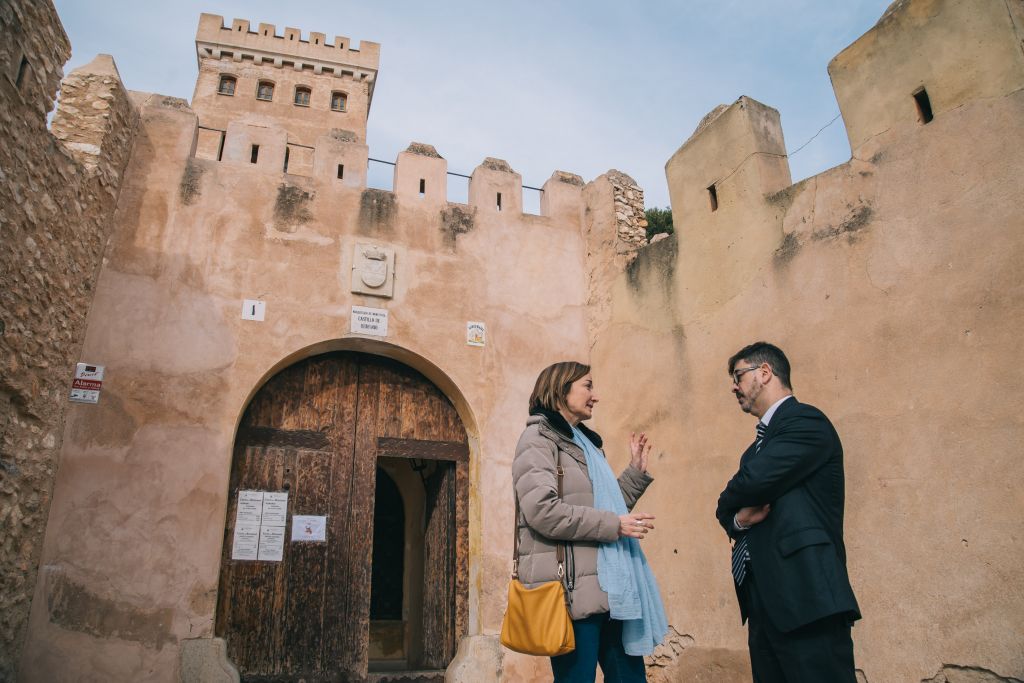  Bétera y Benissanó restauran sus castillos y la Pobla de Vallbona mejora la Ciudad Deportiva con ayuda de la Diputació  