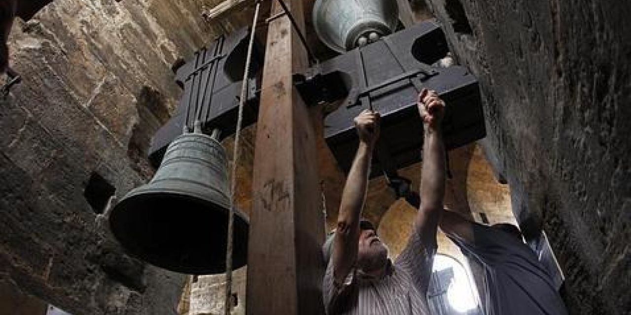  Los campaneros del Miguelete recuperan mañana la tradición medieval de apretar los tornillos de las campanas el día de San Lorenzo