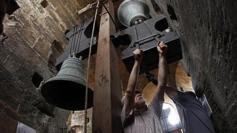 Los campaneros del Miguelete recuperan mañana la tradición medieval de apretar los tornillos de las campanas el día de San Lorenzo