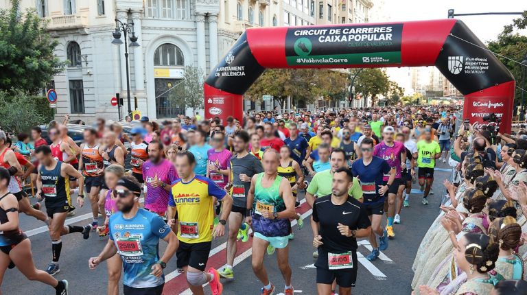 La XVI Volta a Peu de les Falles cierra el XXI Circuit Caixa Popular de Carreres Ciutat de València