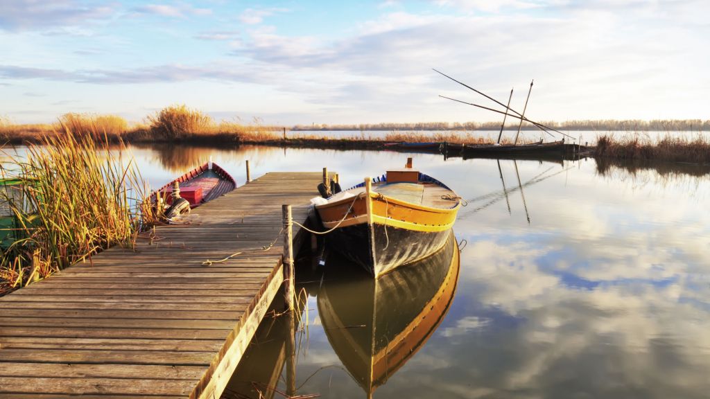  El lago de la Albufera congregará el sábado las imágenes de Cristo crucificado de las localidades ribereñas llevados en barcas