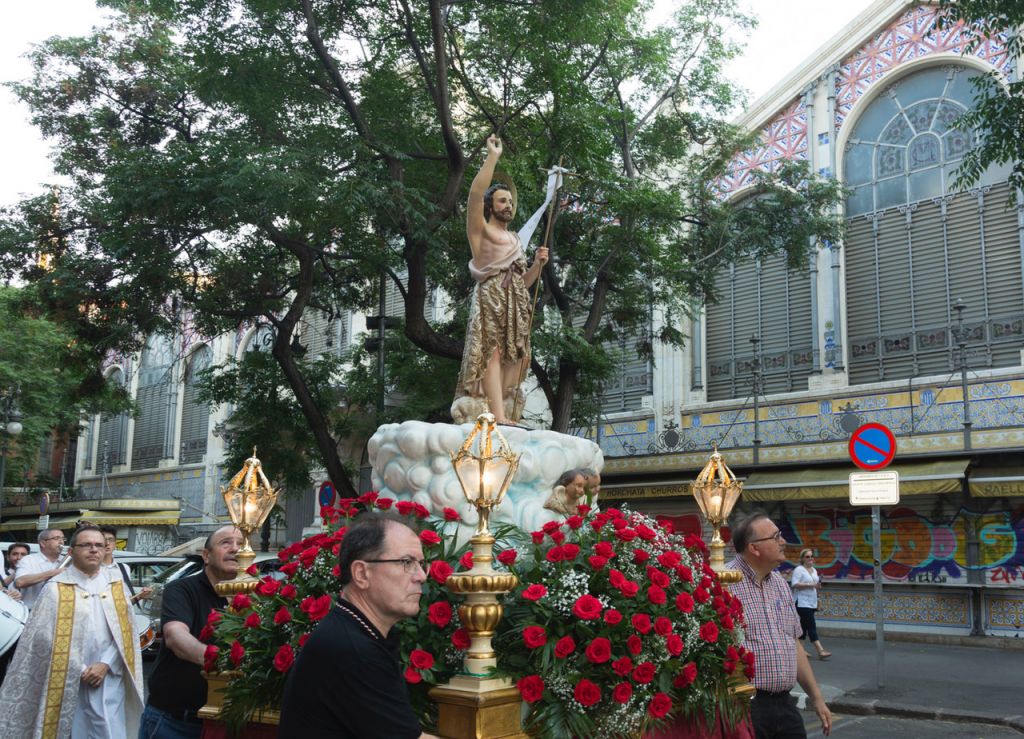  La parroquia de los Santos Juanes de Valencia celebra la procesión con la imagen de Sant Joan del Mercat