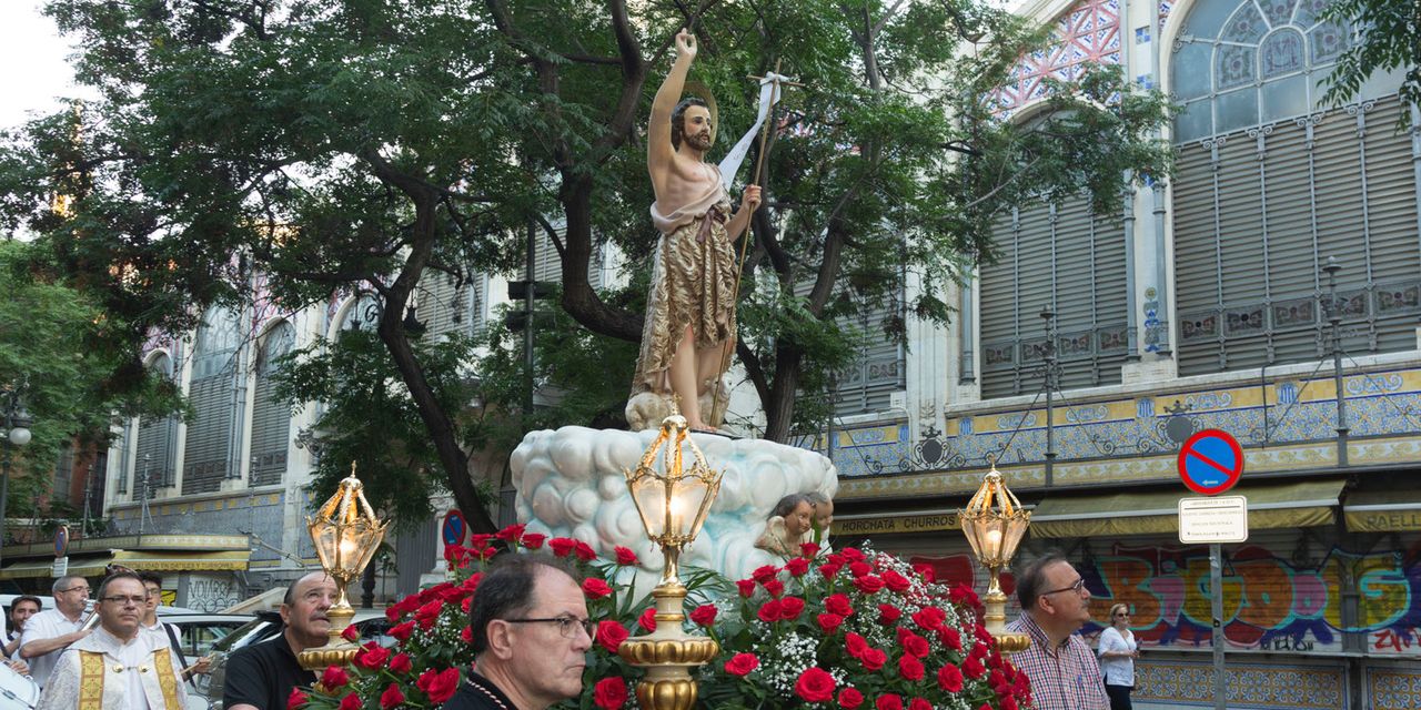  La parroquia de los Santos Juanes de Valencia celebra la procesión con la imagen de Sant Joan del Mercat