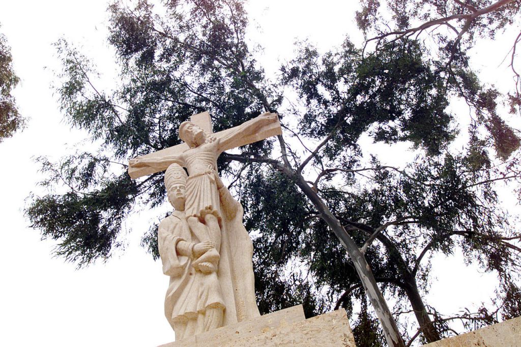  Comienzan las fiestas en honor al Cristo del Salvador, que conmemoran la llegada de su imagen, en el siglo XIII, arrastrada por el río